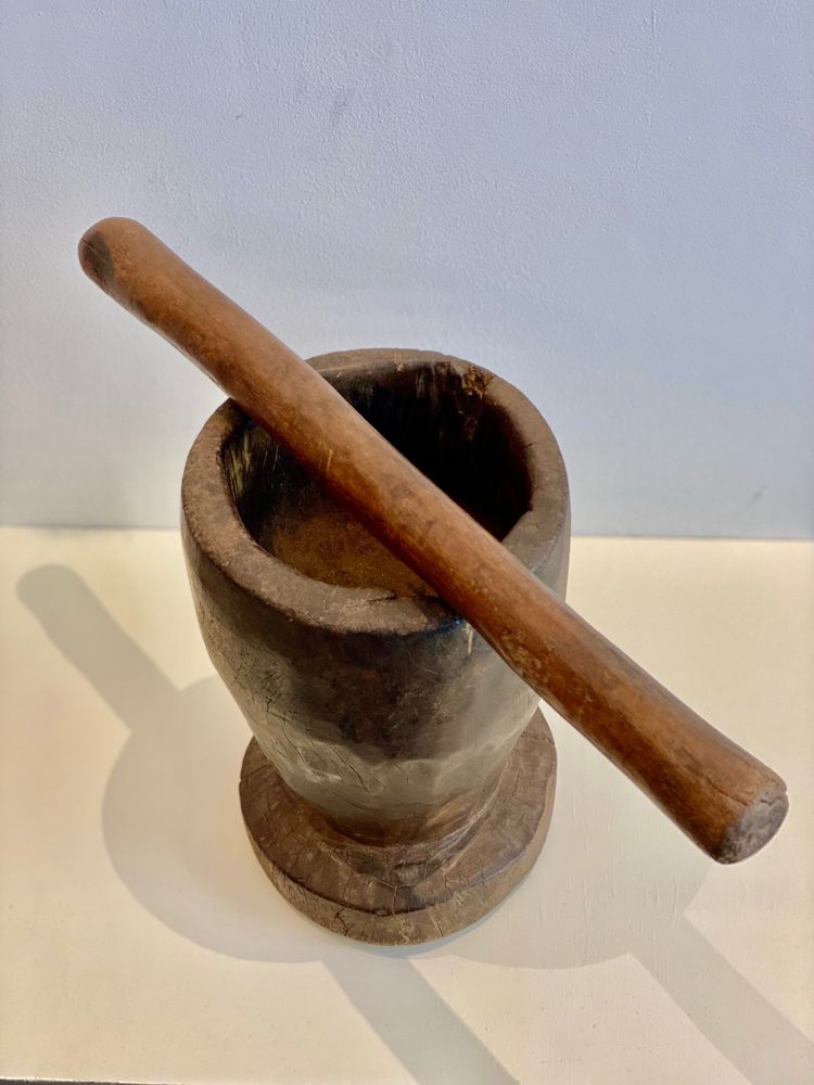 Mortier africain ancien en bois lourd avec pilon