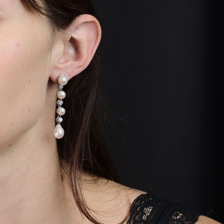 Orecchini pendenti con perle coltivate e diamanti