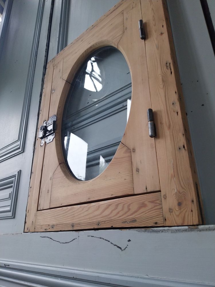 old bull's eye oval window
