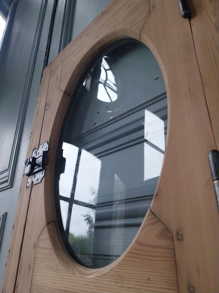 old bull's eye oval window