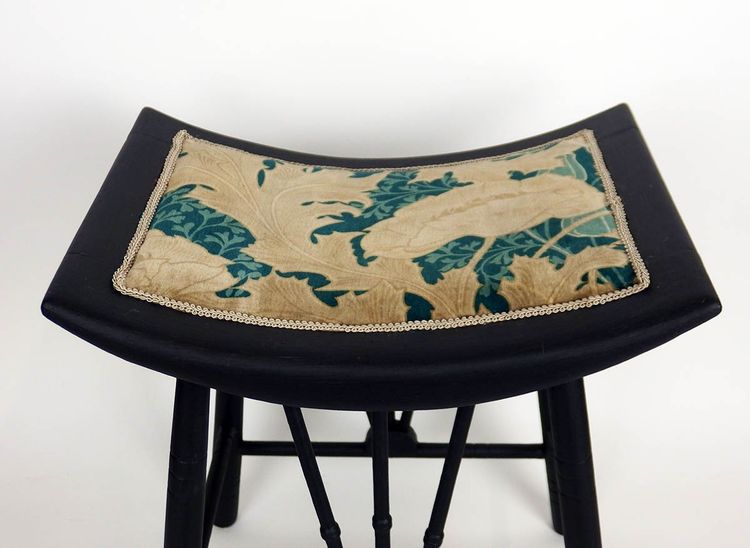 Sgabello Arts & Crafts