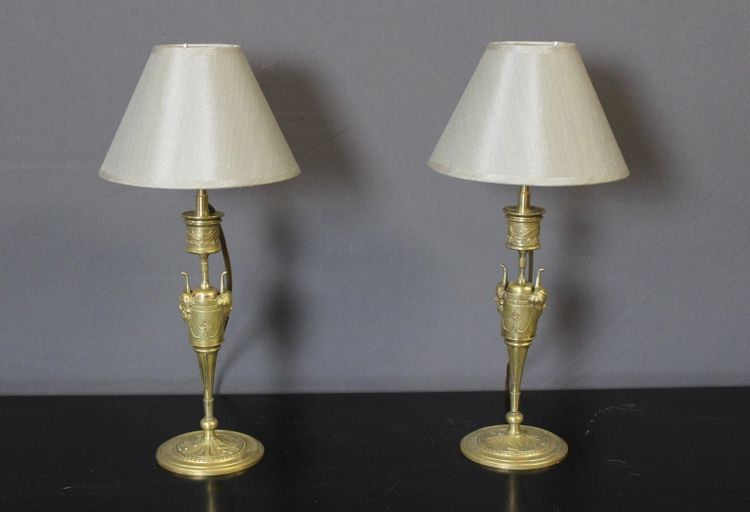 Paar bronzene Kerzenleuchter als Lampen montiert, um 1880