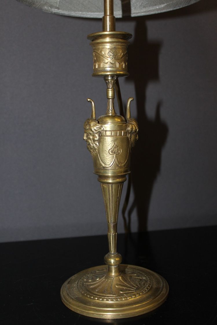 Paar bronzene Kerzenleuchter als Lampen montiert, um 1880