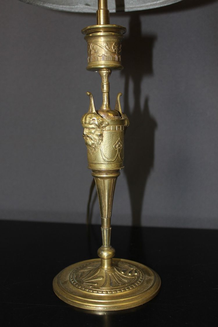 Paar bronzene Kerzenleuchter als Lampen montiert, um 1880