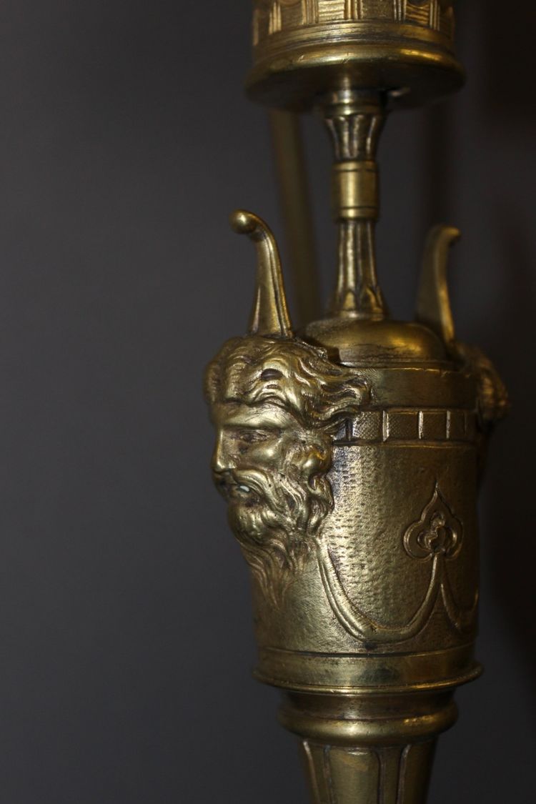 Paar bronzene Kerzenleuchter als Lampen montiert, um 1880