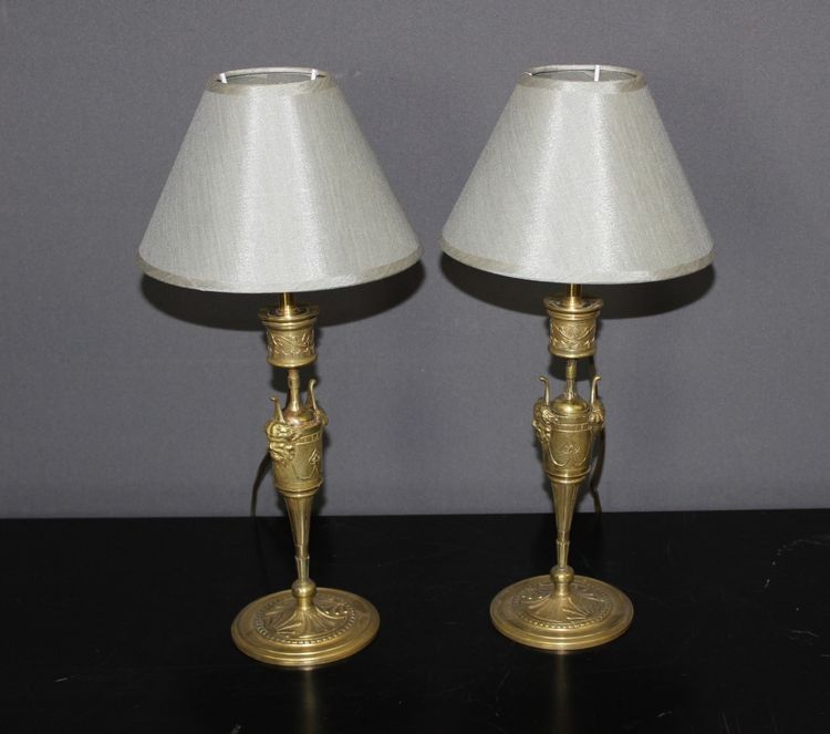 Paar bronzene Kerzenleuchter als Lampen montiert, um 1880