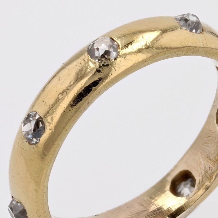 Antiker Ehering aus Gelbgold mit Kissendiamanten