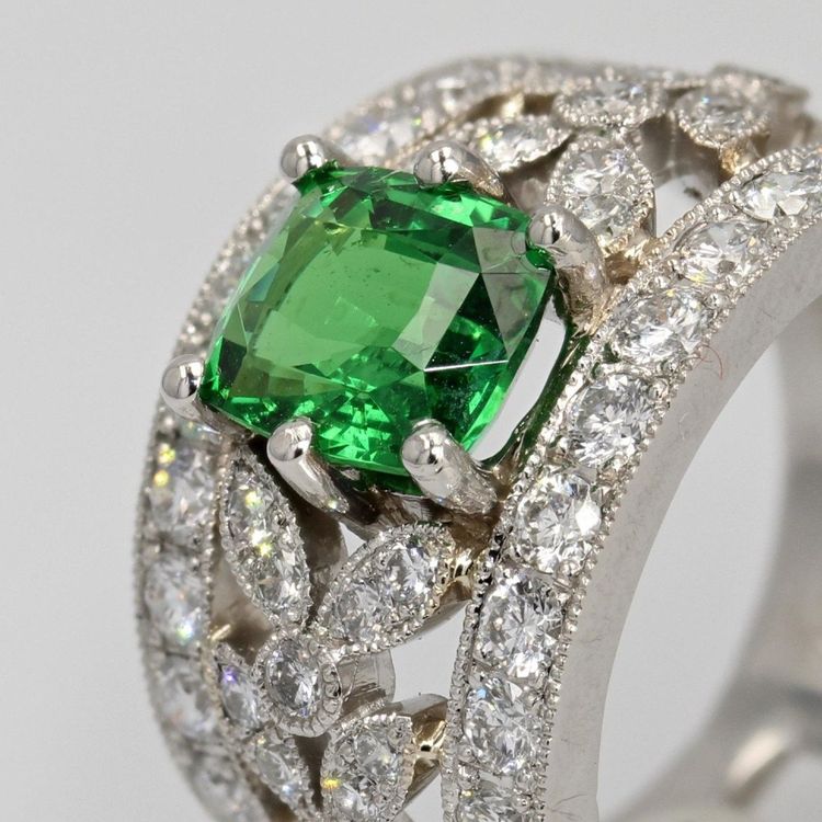 Bandring mit Tsavorit-Granat und Diamant
