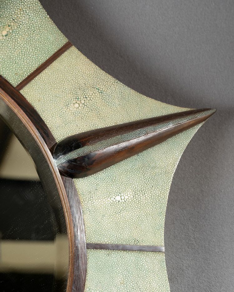 Miroir en galuchat et bois exotique, années 1950 - 1960 