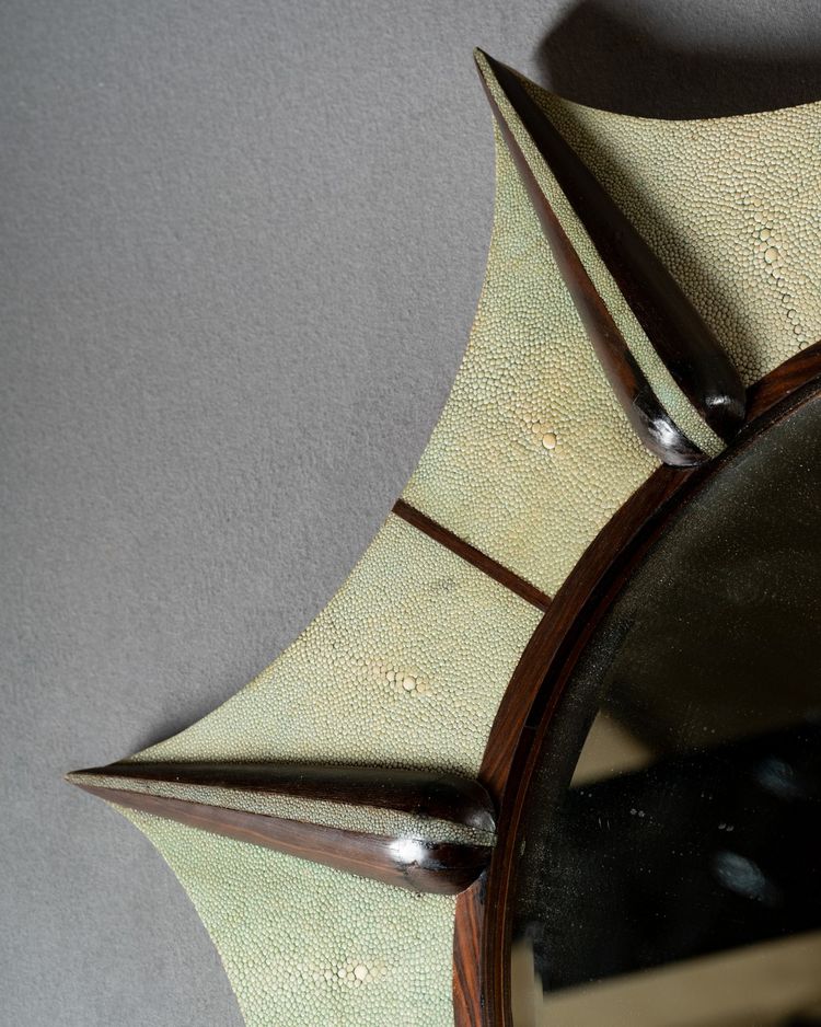 Miroir en galuchat et bois exotique, années 1950 - 1960 