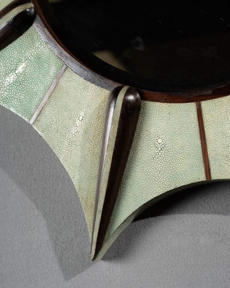 Miroir en galuchat et bois exotique, années 1950 - 1960 