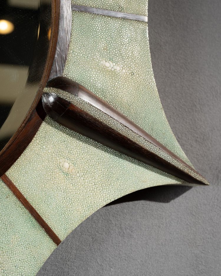 Miroir en galuchat et bois exotique, années 1950 - 1960 