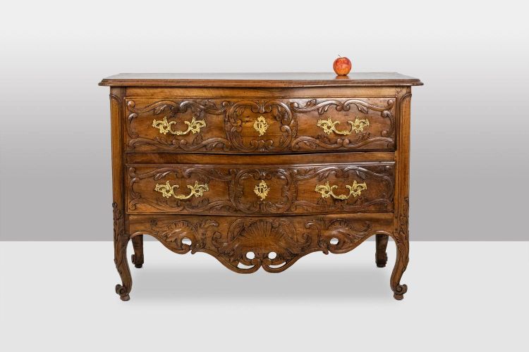 Commode galbée, dite nîmoise, en noyer, à 2 tiroirs. XVIIIe siècle. LS5422802