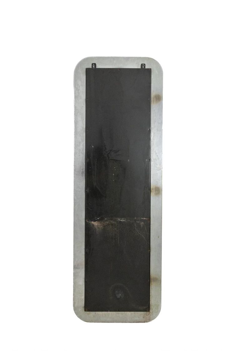 Miroir de forme rectangulaire, en métal poli. Italie, années 1970 LS6511401