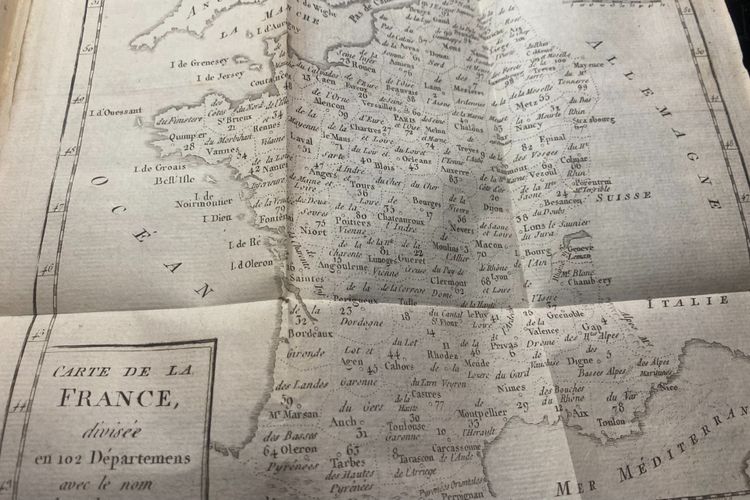 Schönes Buch mit gekürzter und einfacher Methode der Geographie von 1805. Gedruckt in Paris. Illustration von Karten XVIII