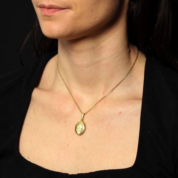 Médaillon Ovale Or Jaune Ciselé