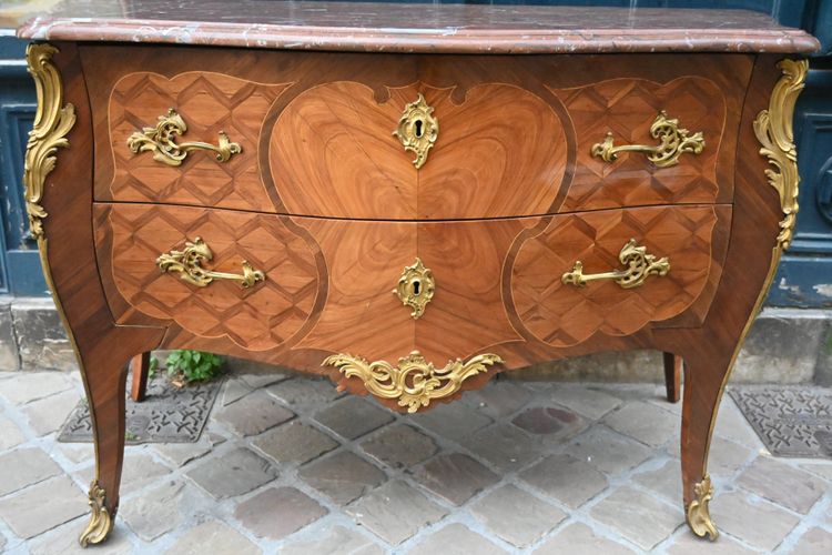 Belle commode en placage d époque Louis XV