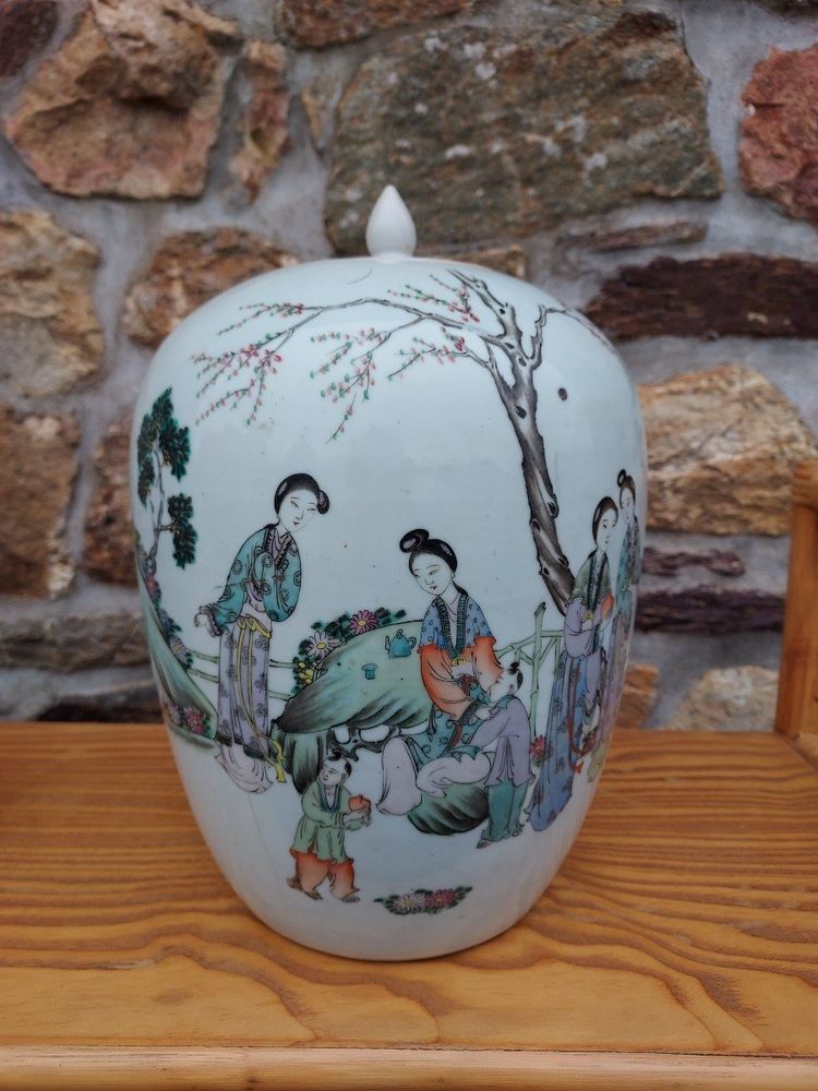 Large covered vase China 20th century