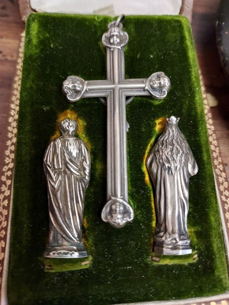 Rare silver travel reliquary