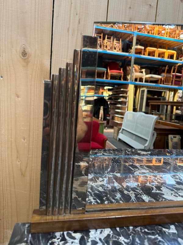 Niedriges Sideboard aus der Arr-Deco-Zeit mit Spiegel und Marmor