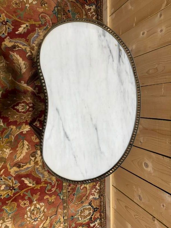 Table bouillotte de style Louis XVI rognon haute à galerie 