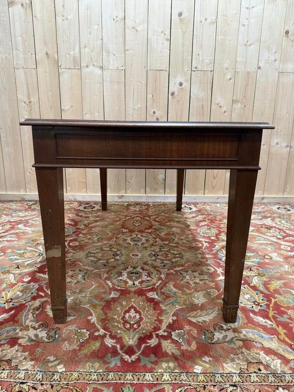 Scrivania piatta in stile inglese in mogano e pelle firmata "MAPLE"