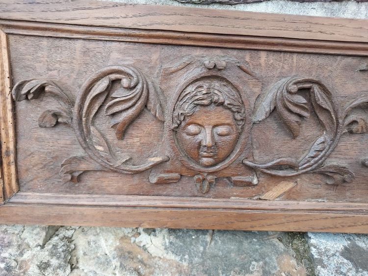 Fronton, Dessus De Porte En Bois Sculpté
