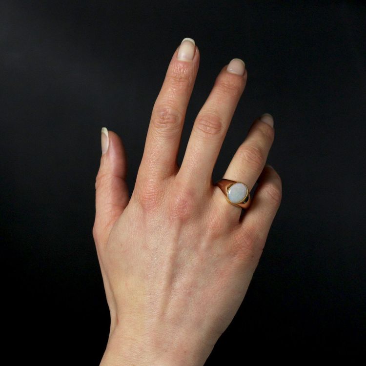 Anello in oro rosa con opale