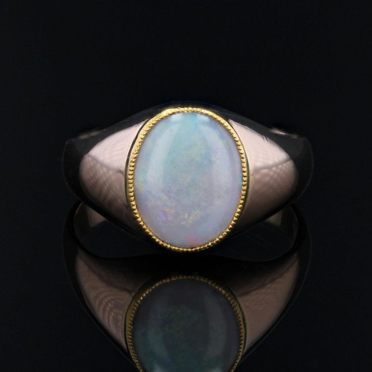 Anello in oro rosa con opale