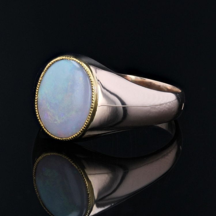 Anello in oro rosa con opale