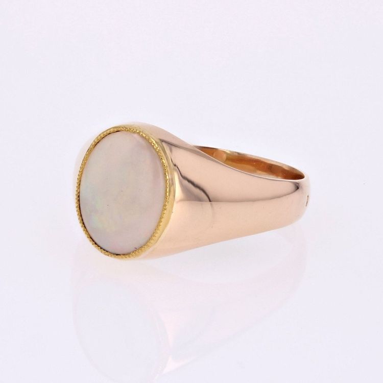Anello in oro rosa con opale