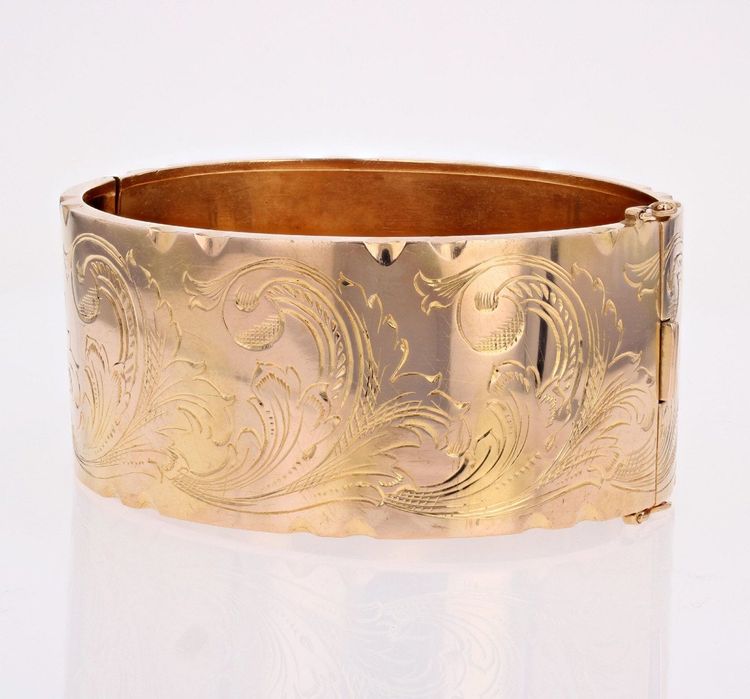 Großer gemeißelter Armreif aus Roségold