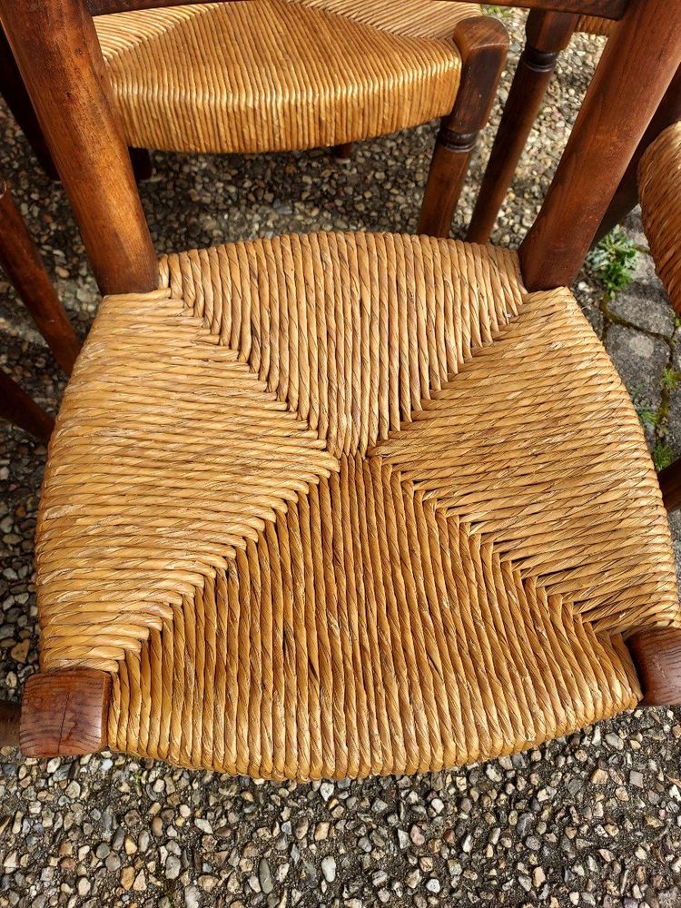 Set Von 6 Strohhalm Holzstühle