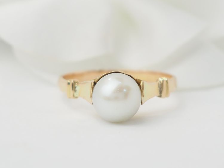 Anello vintage in oro giallo con perla coltivata