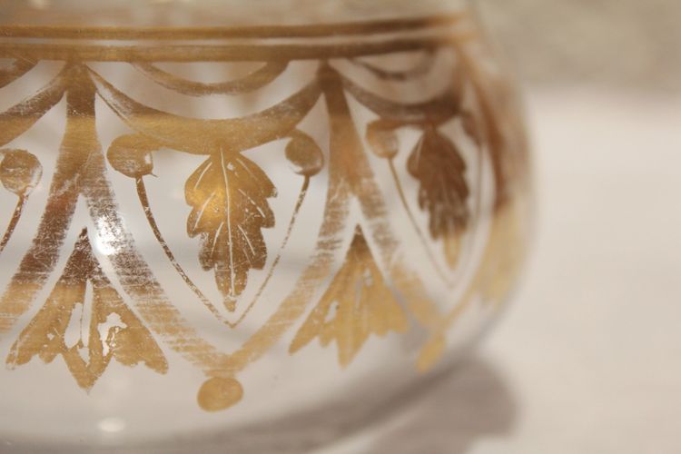 Vaso in vetro con decorazione in oro, metà XIX secolo