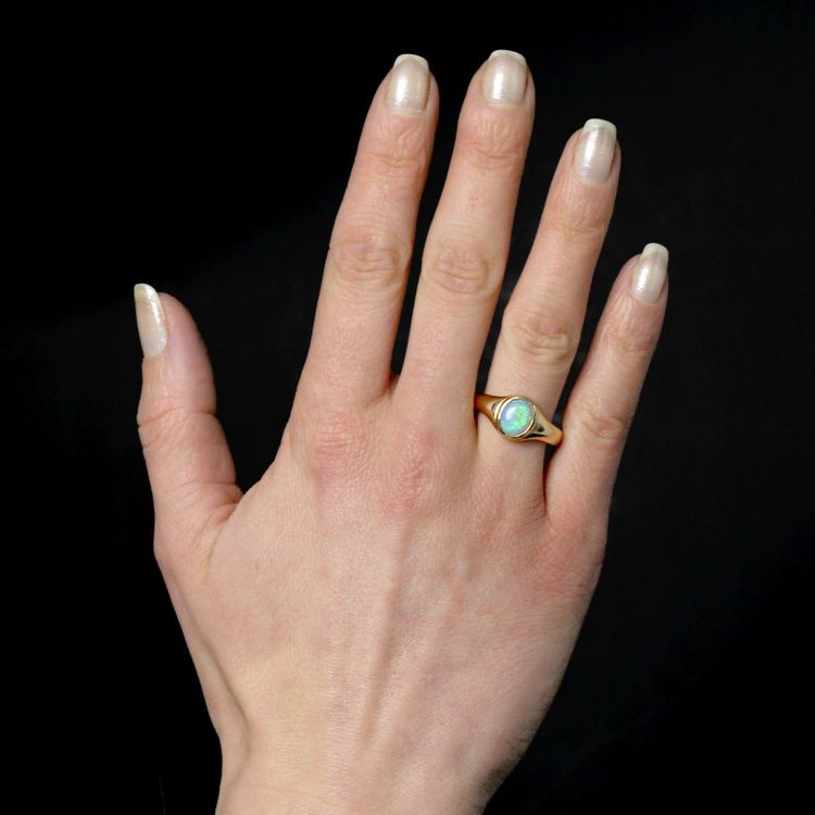 Armreif mit Opal aus Gelbgold