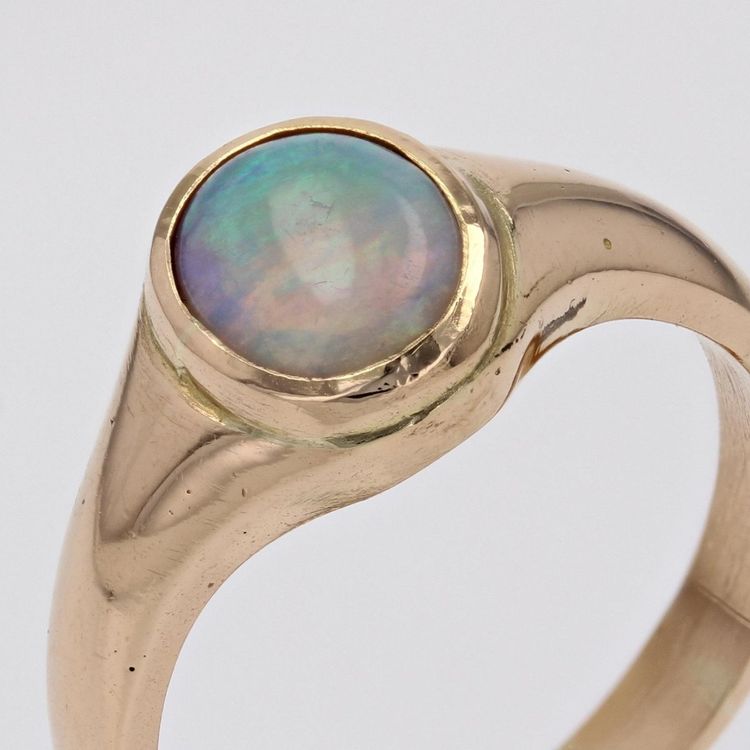 Armreif mit Opal aus Gelbgold