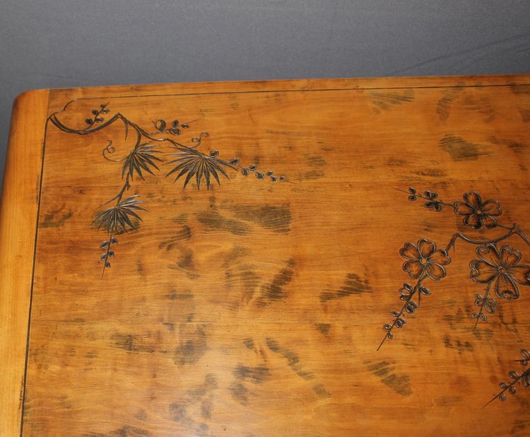 Asiatisch inspirierter Teetisch um 1880