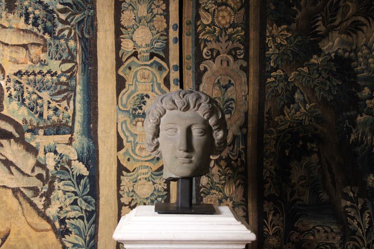 Neoclassical male head in sandstone, 20th century