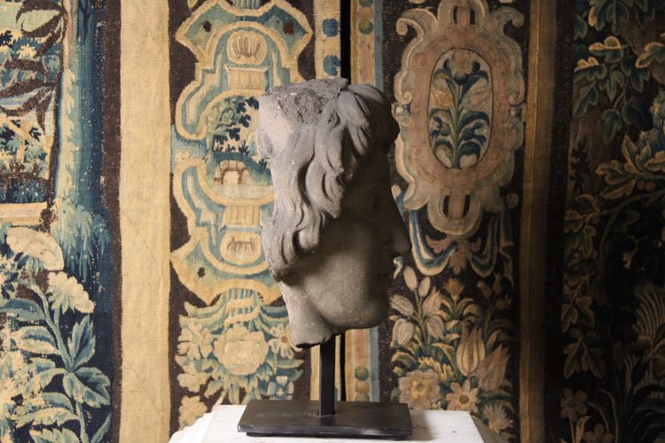 Neoclassical male head in sandstone, 20th century