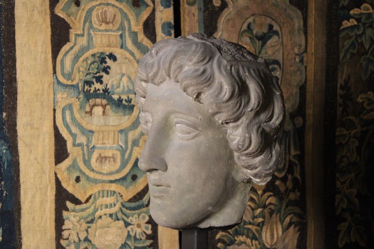 Neoclassical male head in sandstone, 20th century