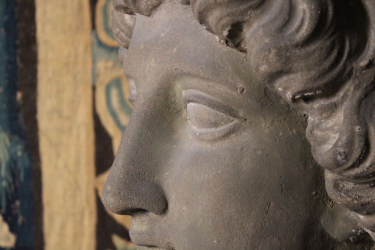 Neoclassical male head in sandstone, 20th century