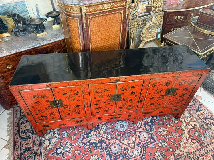 LACQUERED SIDEBOARD WITH CHINA DECORATION