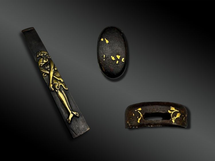 ENSEMBLE Fuchi, Kashira et Kotsuka - Japon - Période Edo (1603-1868)