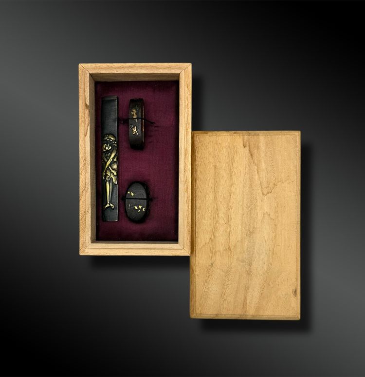 ENSEMBLE Fuchi, Kashira et Kotsuka - Japon - Période Edo (1603-1868)
