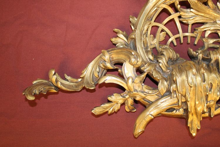 Arredo in bronzo in stile rococò raffigurante una cascata XIX secolo L: 48,5 cm