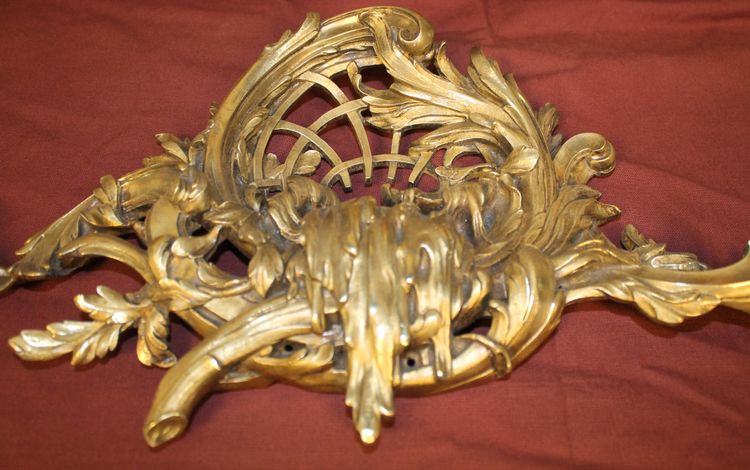 Arredo in bronzo in stile rococò raffigurante una cascata XIX secolo L: 48,5 cm