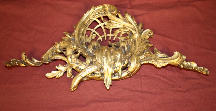 Arredo in bronzo in stile rococò raffigurante una cascata XIX secolo L: 48,5 cm