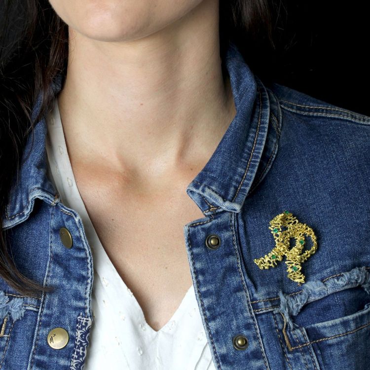 Broche noeud émeraudes or jaune rétro
