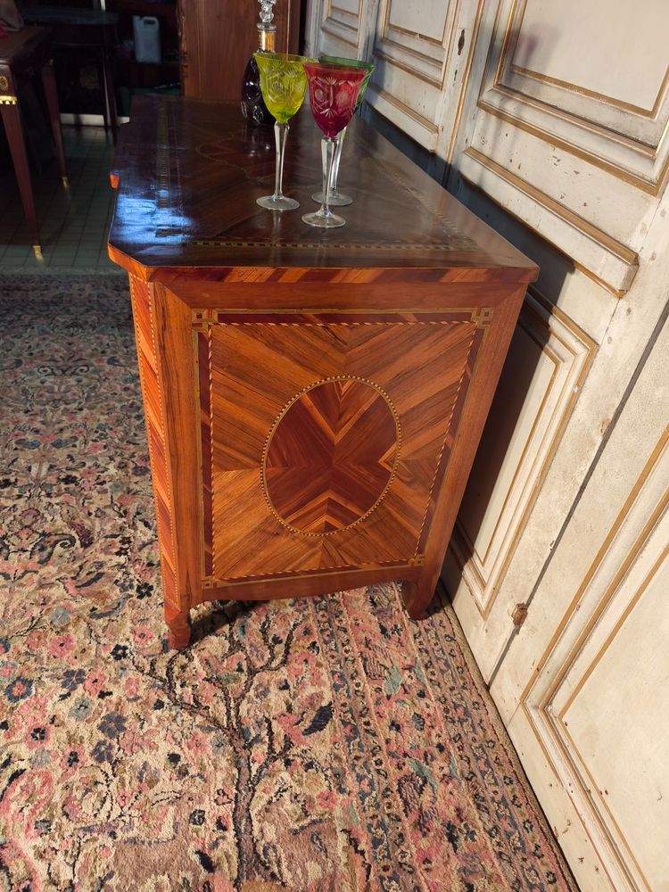 Commode d époque Louis XVI en marqueterie 19 ème 